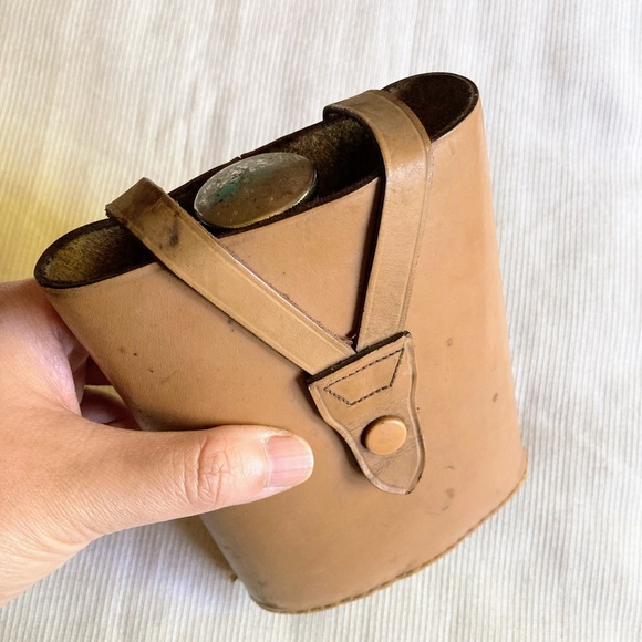 VINTAGE UNIVERSAL PAT'D FEB 8 1927 GLASS POCKET HIP FLASK AND FLASK HOLDER - Picture 5 of 16